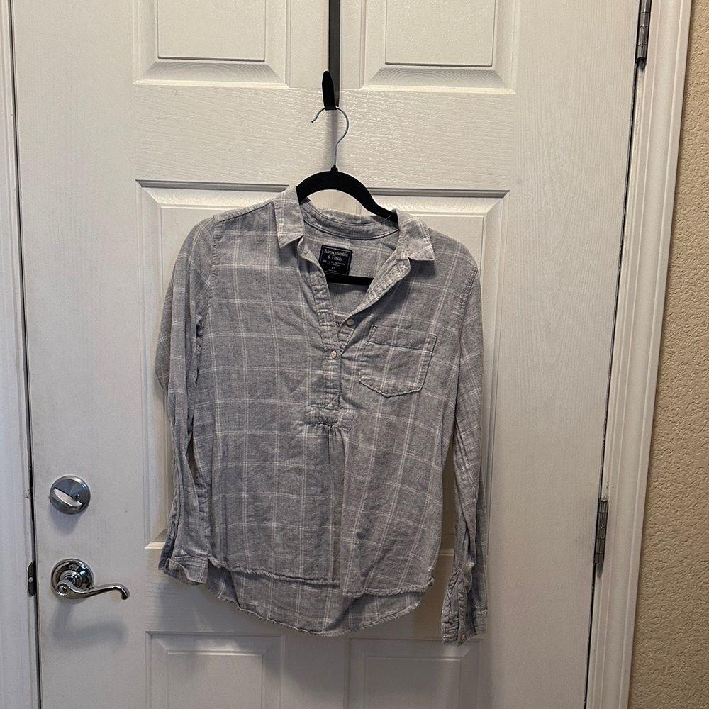 Abercrombie & Fitch Light Gray Button Down Shirt
